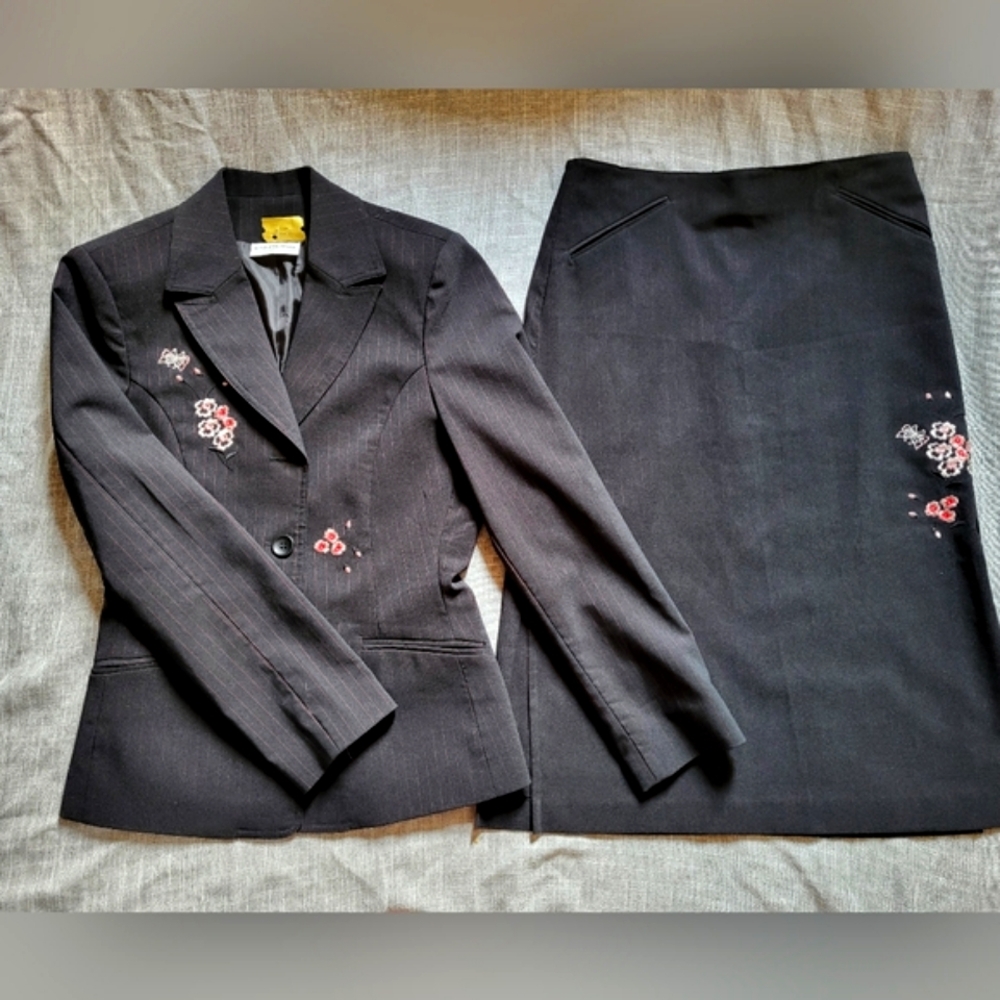 Women's Three-button Striped Embroidered Blazer Jacket and Skirt Set
